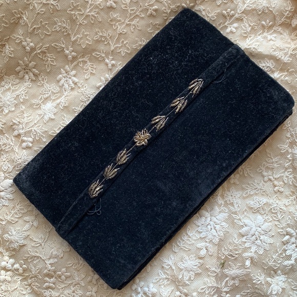 Velvet beaded vintage clutch purse - Picture 3 of 6